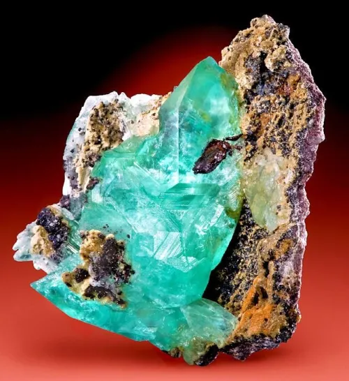 Comparison of different emerald cuts in various lighting