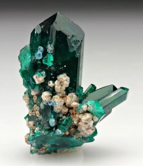 Can Emerald And Pearl Be Worn Together