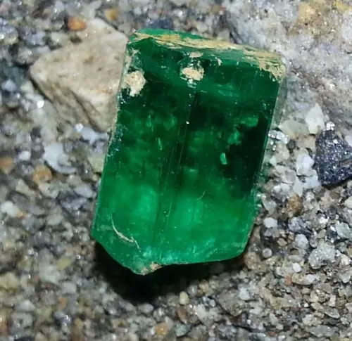 Emerald cabochon with complementary accent stones showing light interaction