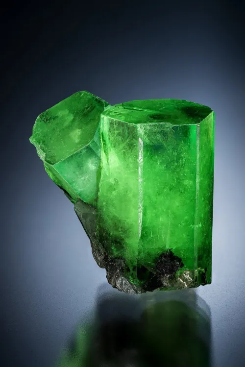 Which Zodiac Sign Should Wear Emerald