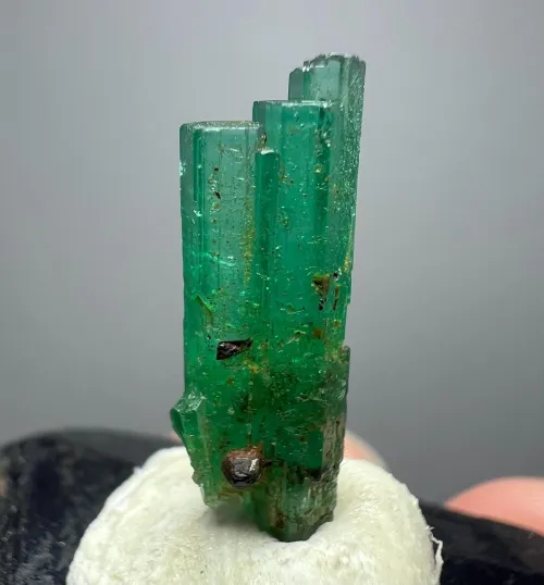 Who Should Not Wear Emerald Stone