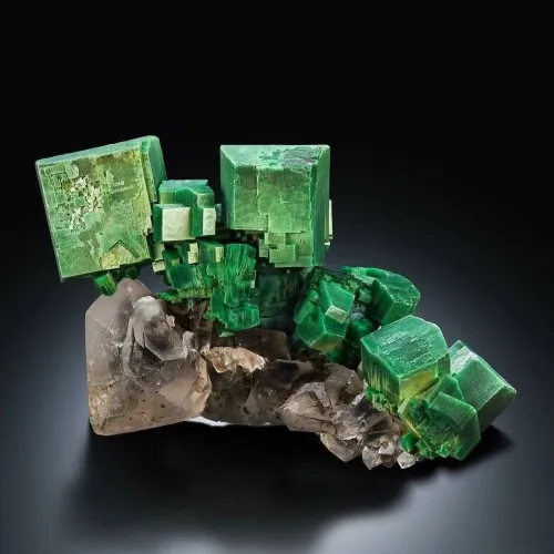 How to choose emerald quality and carat for a gift