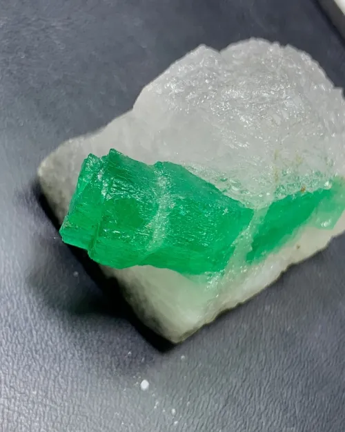 How to oil an emerald