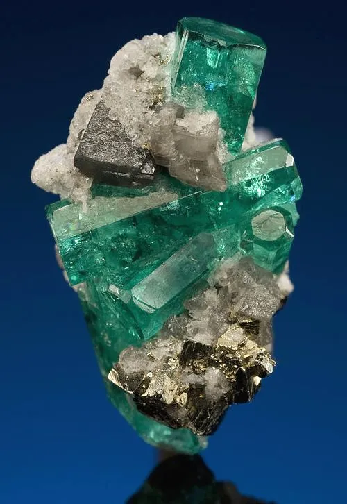 Natural emerald gemstone showing characteristic inclusions and jardin patterns under magnification
